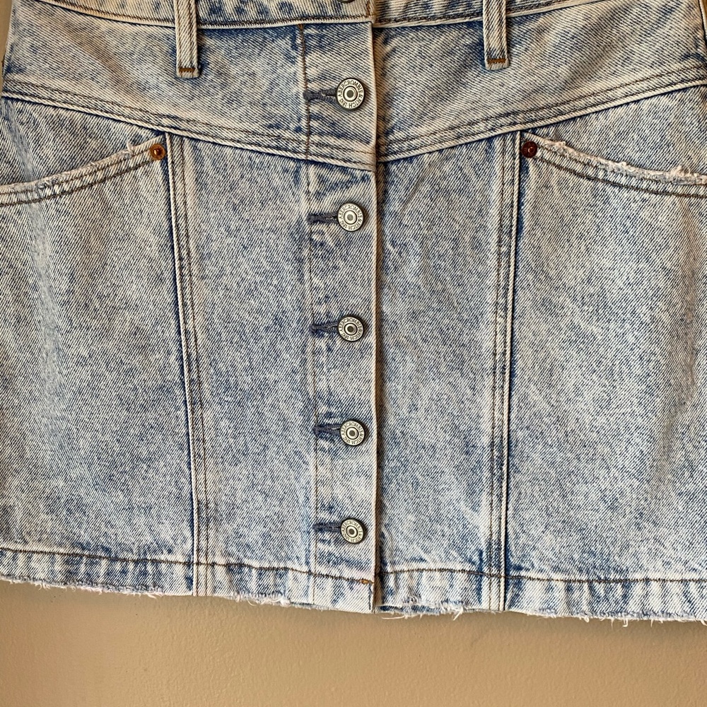 Abercrombie & Fitch High Rise Acid Wash Denim Mini Skirt - Picture 10 of 13